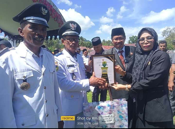 Desa Tuinan Raih Juara I Pelunasan PBB Tercepat pada Peringatan Hari Desa Nasional di Buol