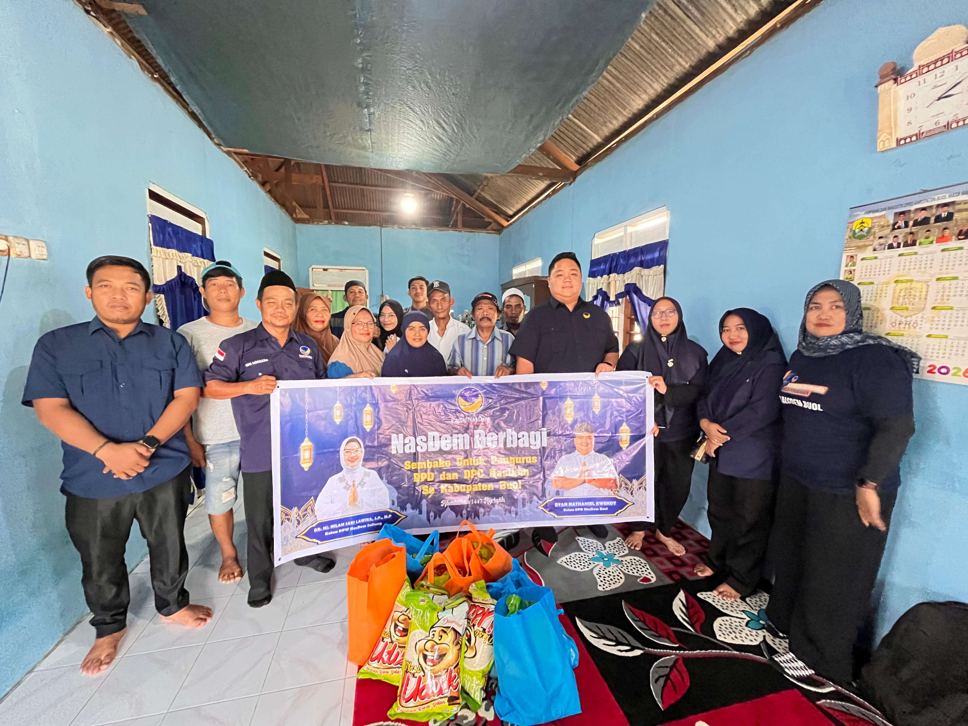 Hari Terakhir NasDem Berbagi, Ketua DPD NasDem Buol Salurkan Sembako untuk Pengurus DPC di Lakea