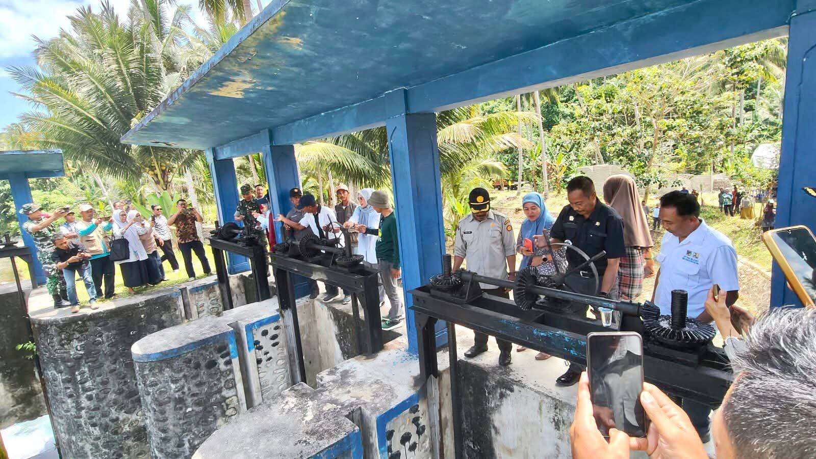 Ketua KTNA Tolitoli Pimpin Buka Pintu Air di Tinigi, Serukan Kenaikan Produksi dan Keberpihakan pada Beras Lokal