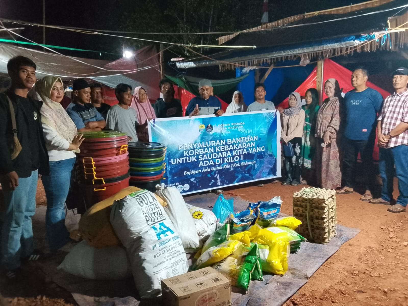 Api Melalap Rumah, Solidaritas Pemuda Bajugan Mengalir ke Korban Kebakaran Kilo 1