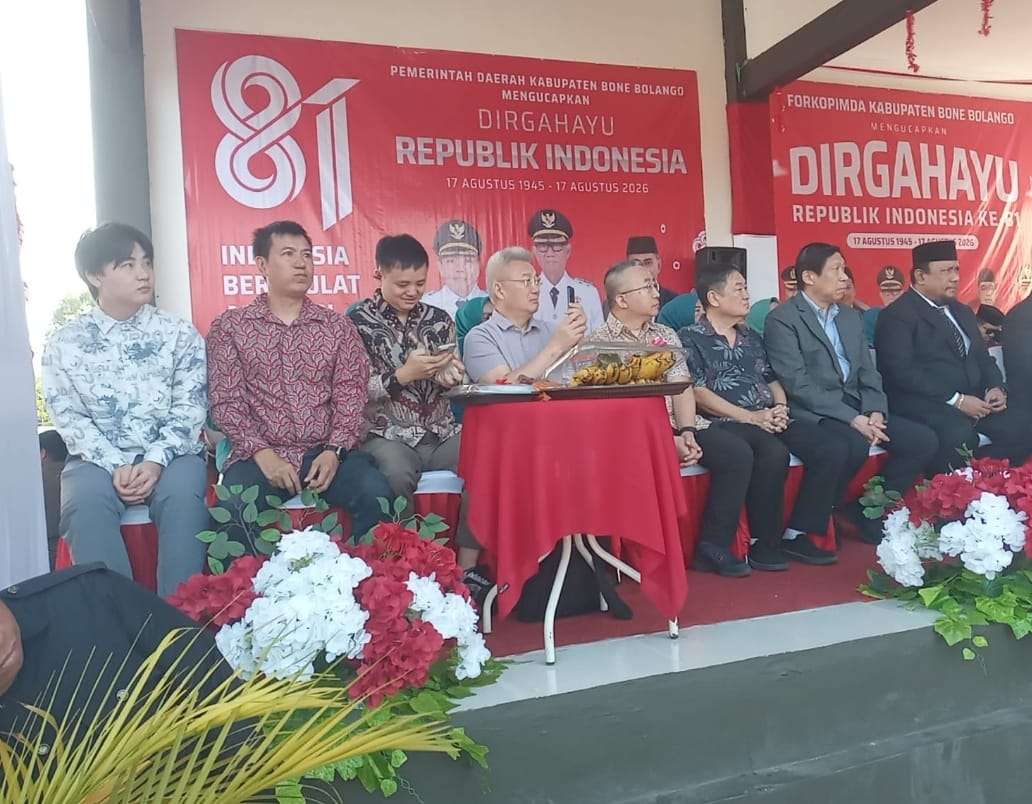 Rakyat Kepanasan, WNA Duduk VVIP: Ini yang Namanya Merdeka?
